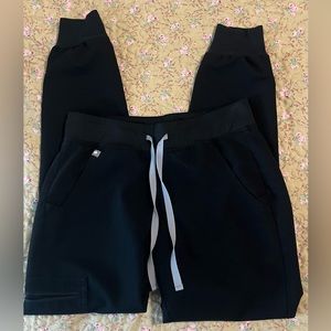 Women’s Figs Zamora Jogger Scrub Pants in Black